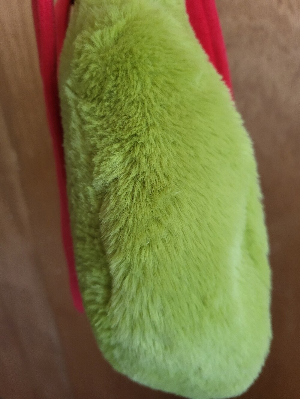 Grinch Bioworld 3D Plush Large Shoulder Bag with Red Strap - Picture 14 of 16